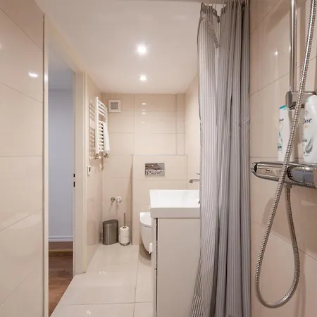 Daire Classical With Modern Style Downtown!