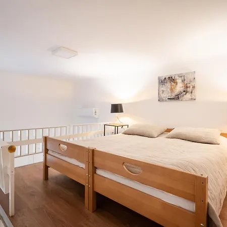 Classical With Modern Style Downtown! Daire *