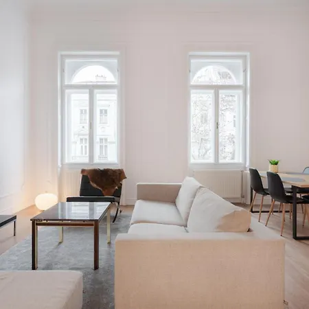 Classical With Modern Style Downtown! Daire Budapeşte