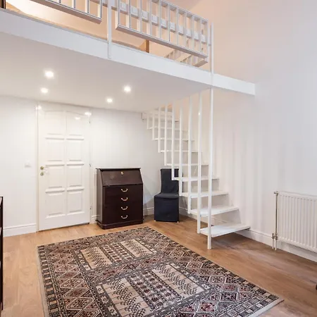 Classical With Modern Style Downtown! Apartment