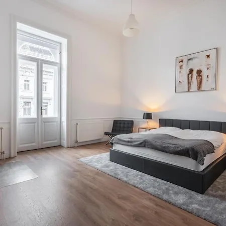 Classical With Modern Style Downtown! *