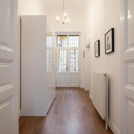 Classical With Modern Style Downtown! Budapeşte