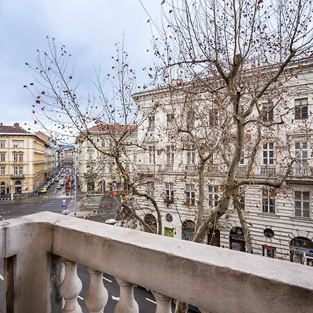 Classical With Modern Style Downtown! * Budapeste