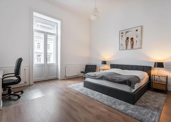 Classical With Modern Style Downtown! *